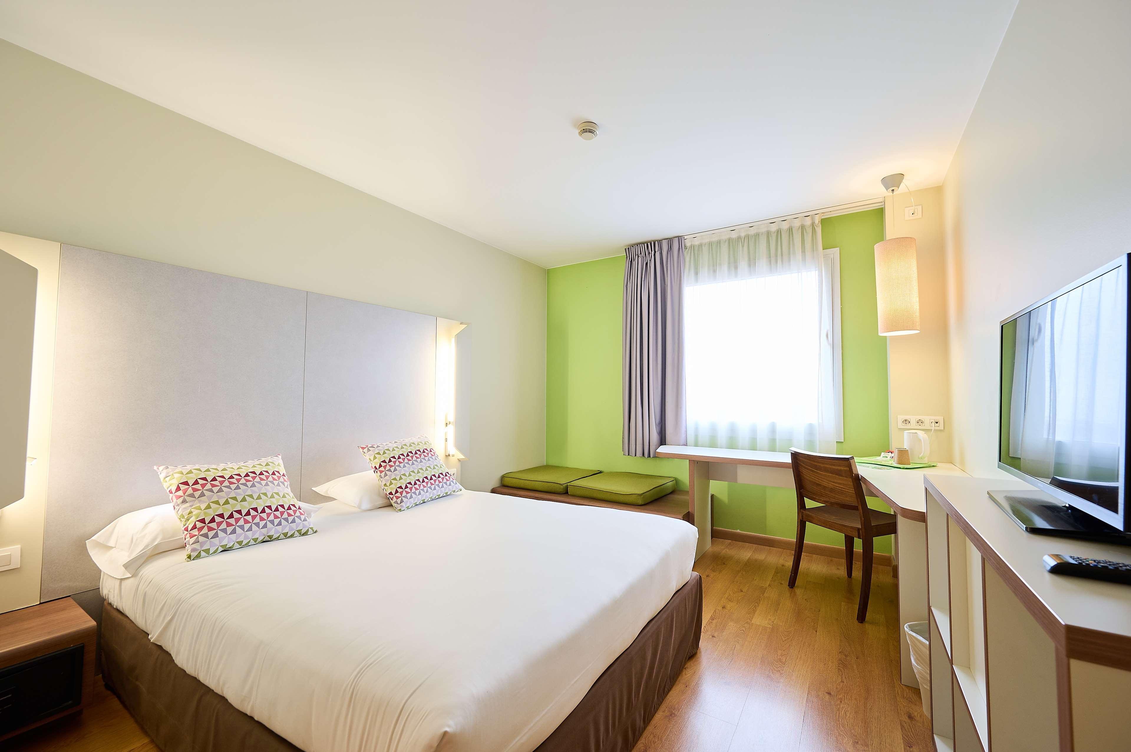 קורנלה דה יוברגאט Travelodge Bcn Cornella Fira מראה חיצוני תמונה