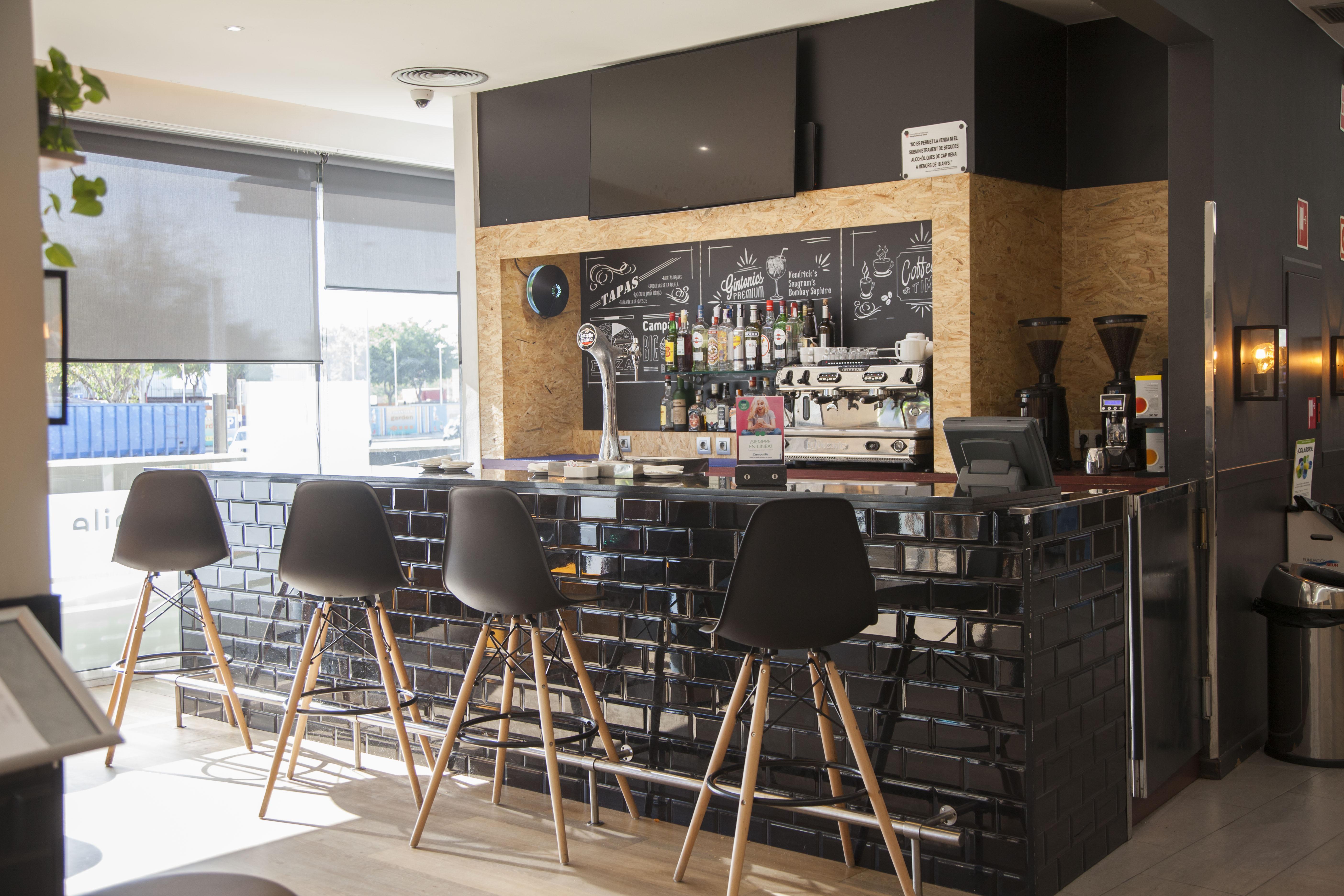 קורנלה דה יוברגאט Travelodge Bcn Cornella Fira מראה חיצוני תמונה
