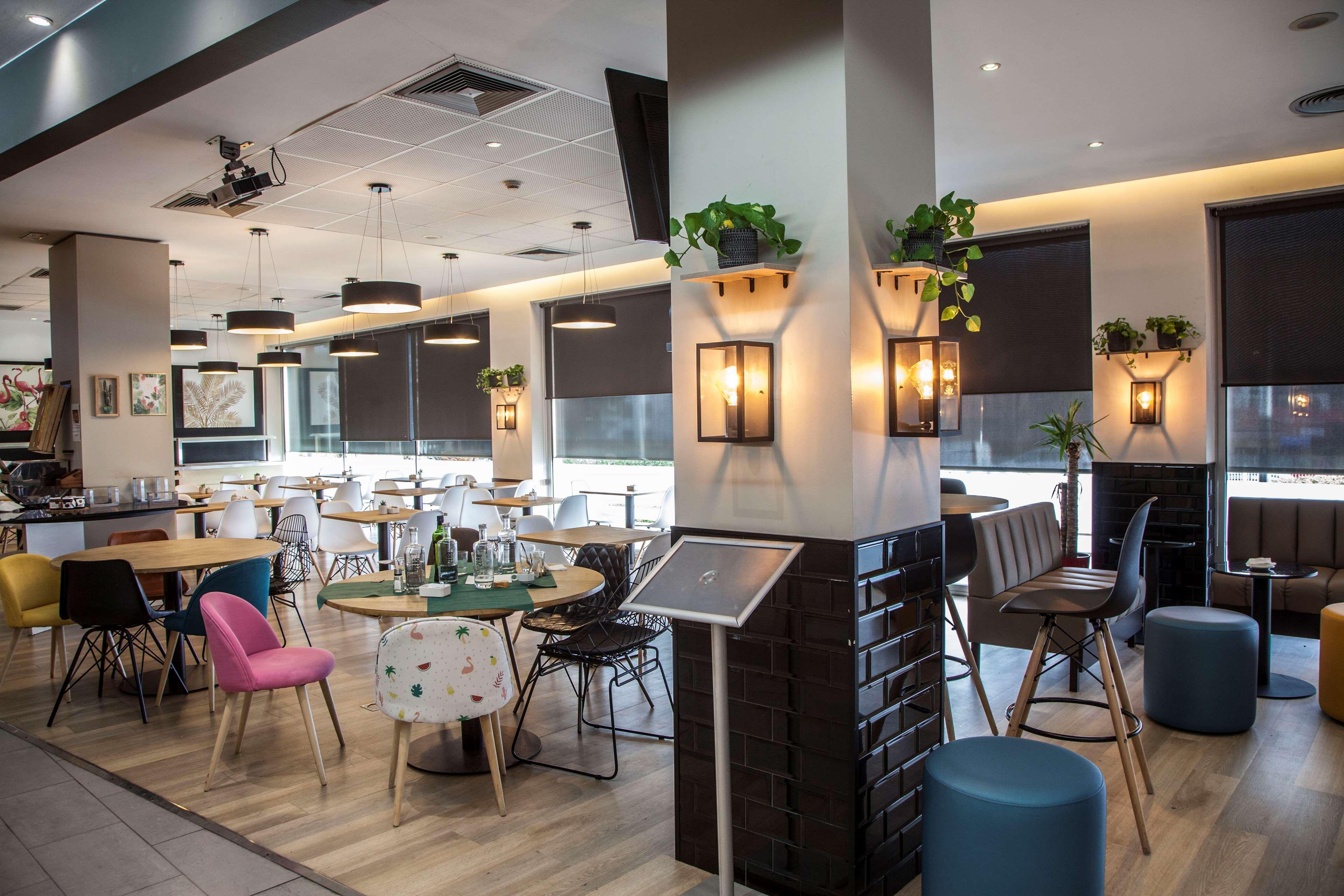 קורנלה דה יוברגאט Travelodge Bcn Cornella Fira מראה חיצוני תמונה