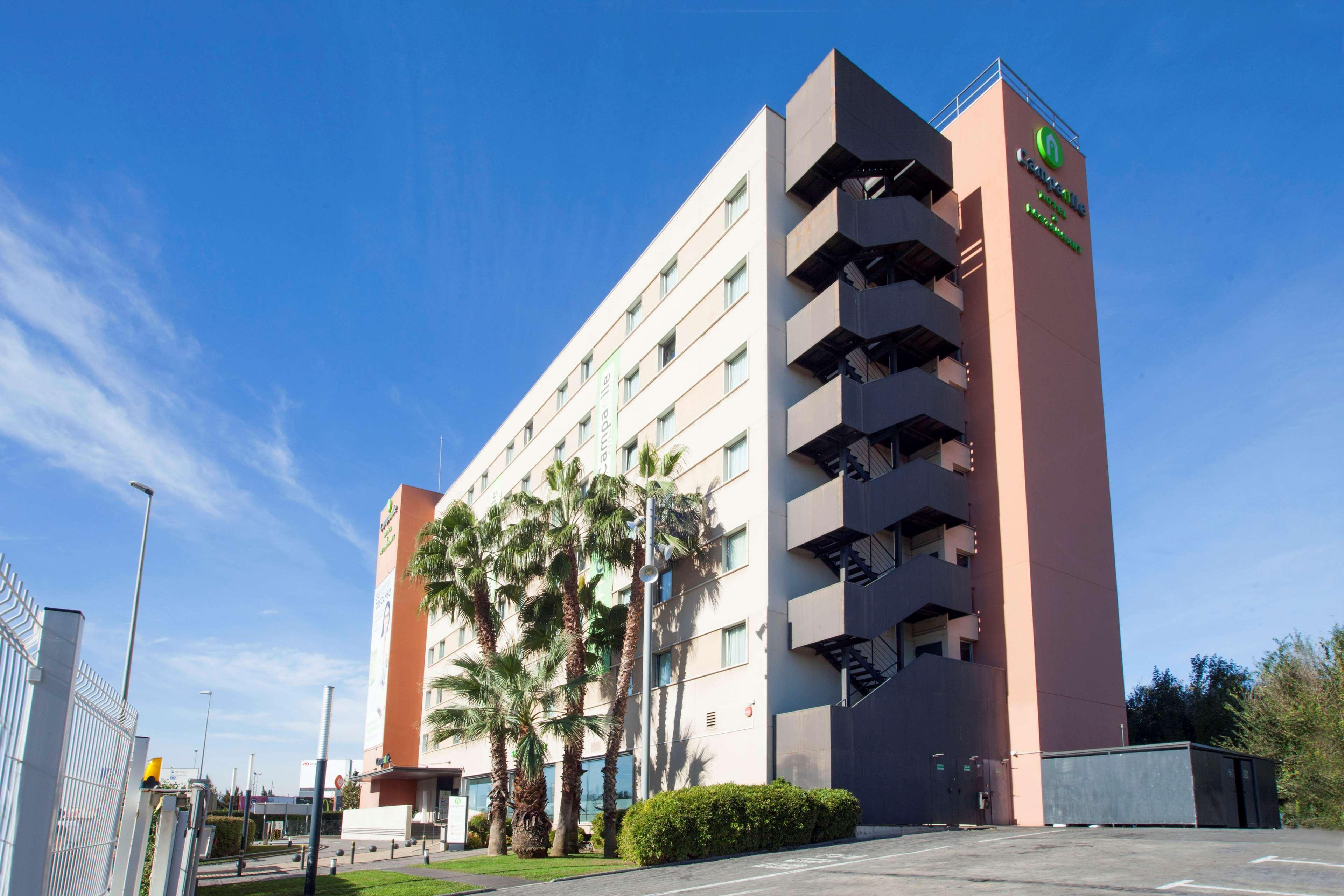 קורנלה דה יוברגאט Travelodge Bcn Cornella Fira מראה חיצוני תמונה