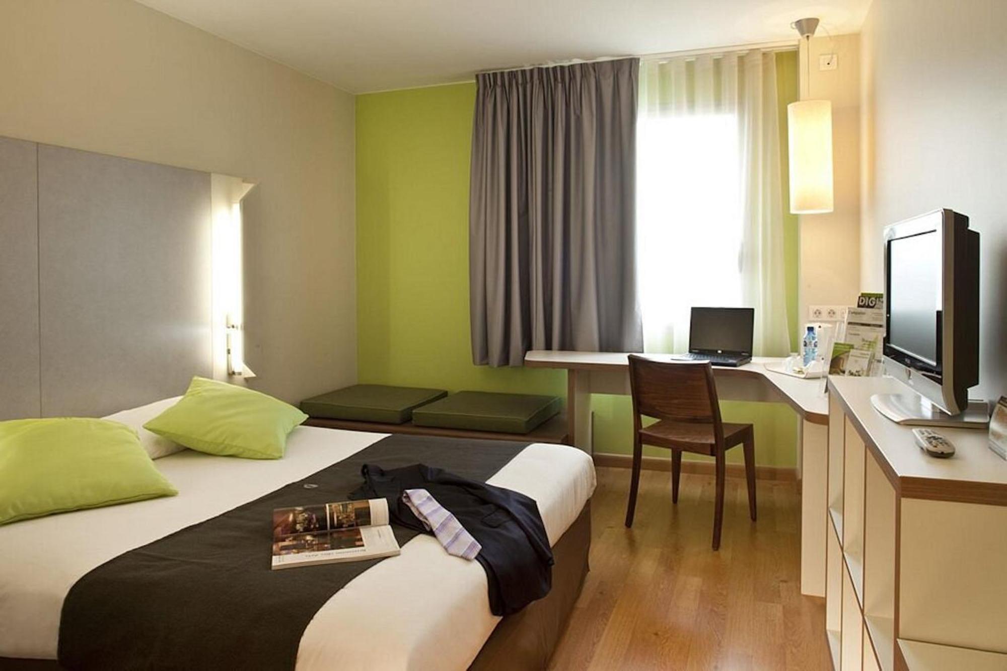 קורנלה דה יוברגאט Travelodge Bcn Cornella Fira מראה חיצוני תמונה