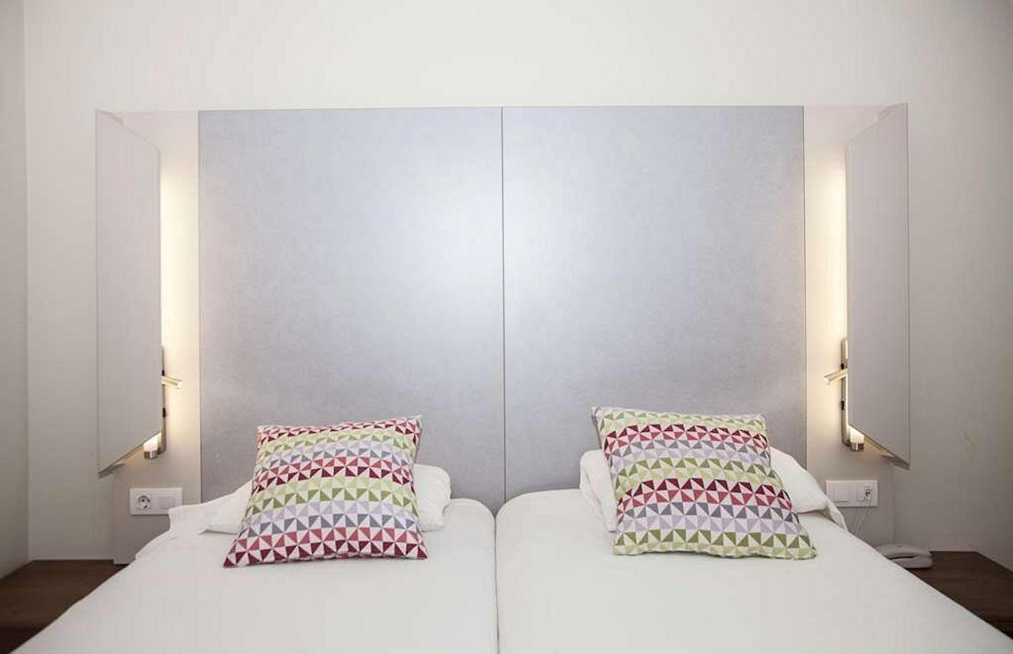קורנלה דה יוברגאט Travelodge Bcn Cornella Fira מראה חיצוני תמונה