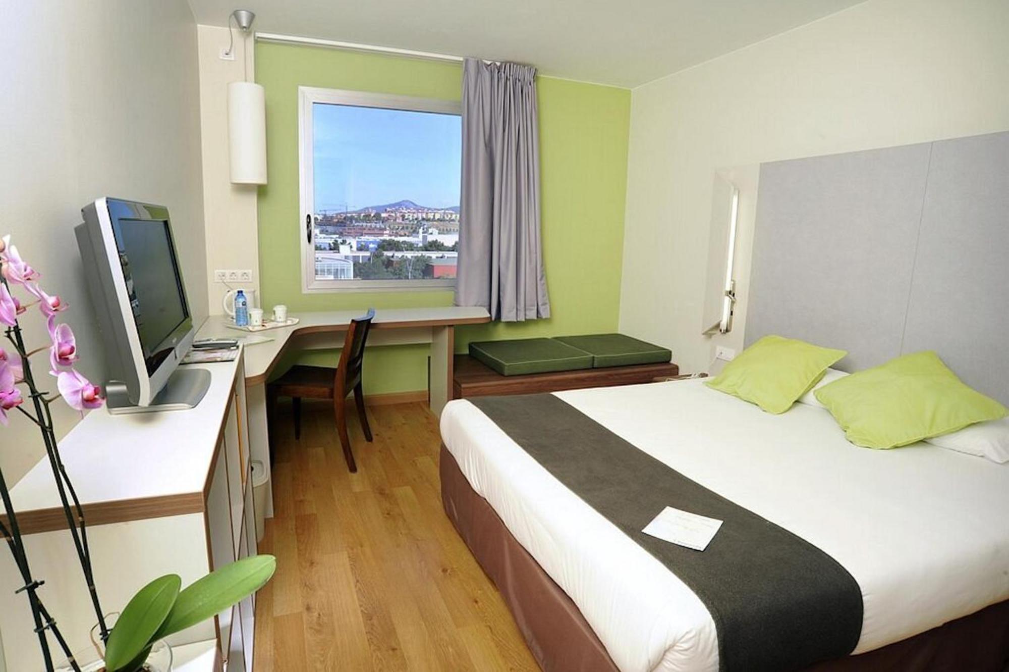 קורנלה דה יוברגאט Travelodge Bcn Cornella Fira מראה חיצוני תמונה